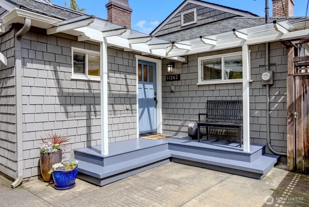 11262 Riviera Place NE Seattle WA 98125
