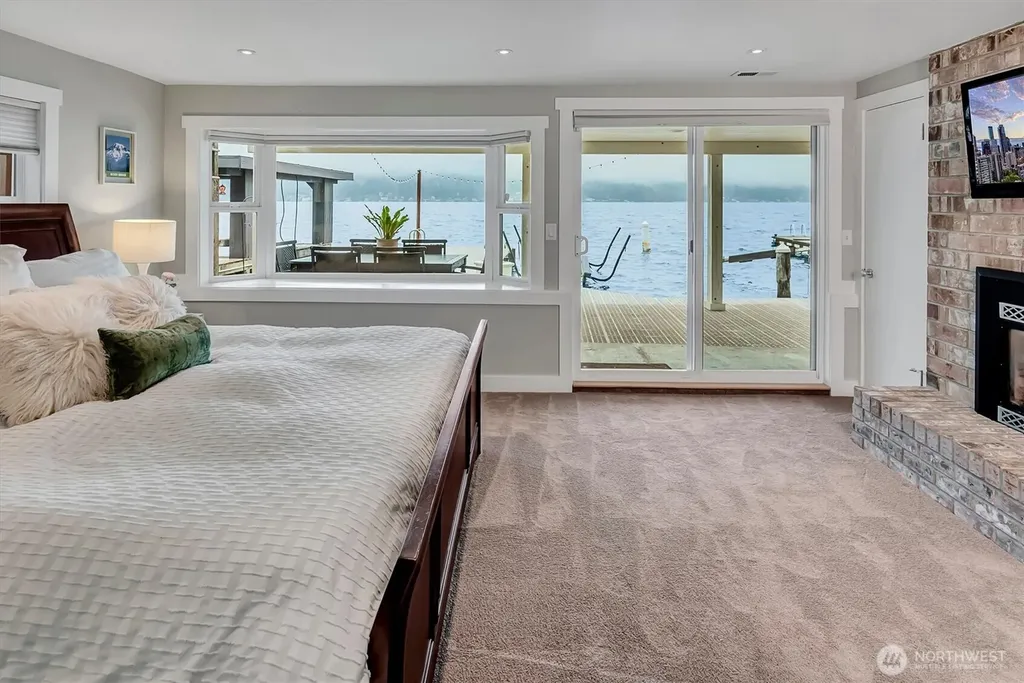 11262 Riviera Place NE Seattle WA 98125