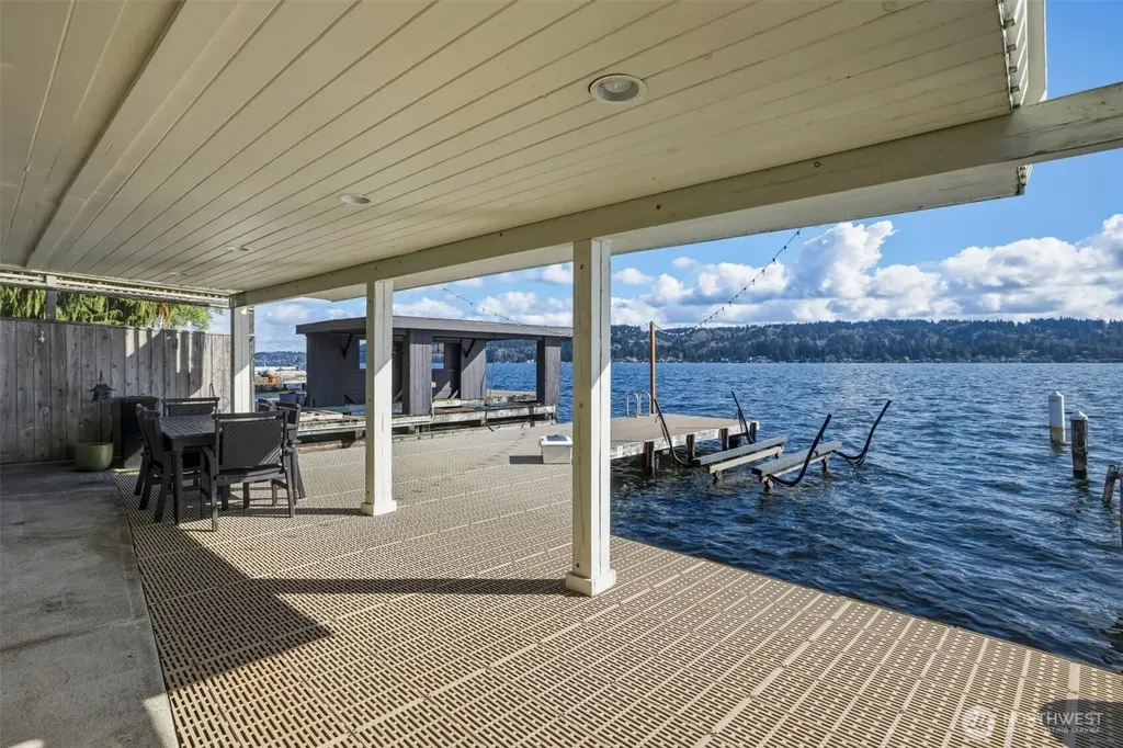 11262 Riviera Place NE Seattle WA 98125