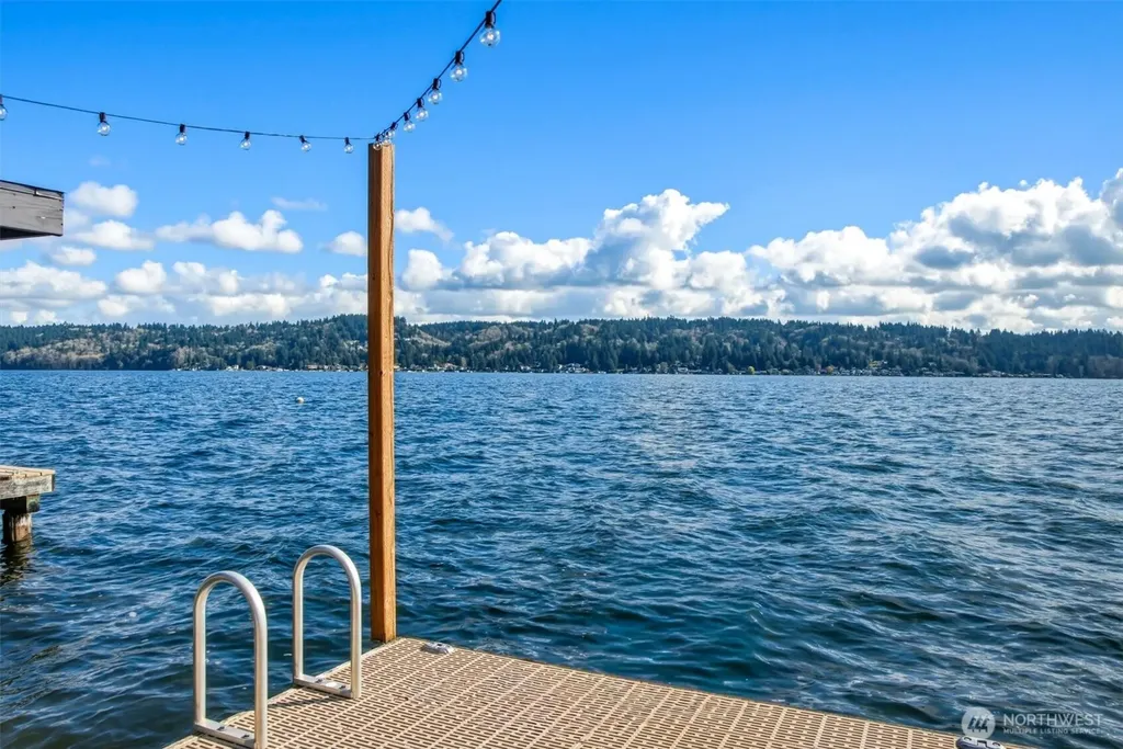 11262 Riviera Place NE Seattle WA 98125