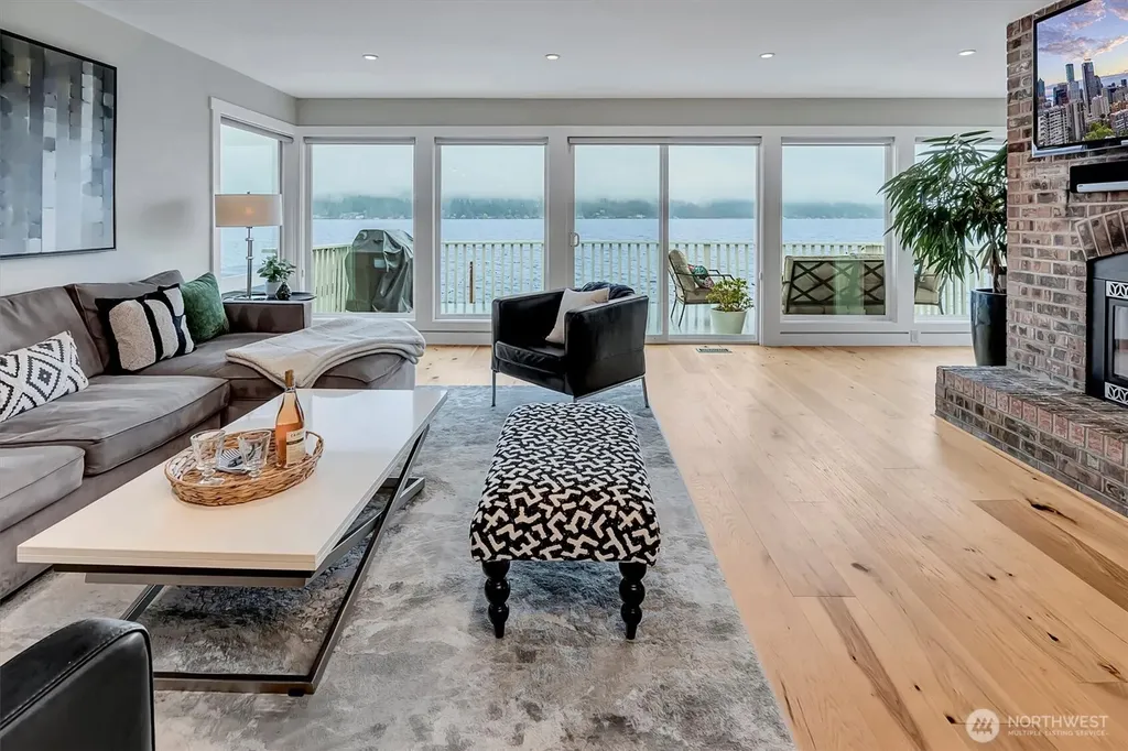 11262 Riviera Place NE Seattle WA 98125