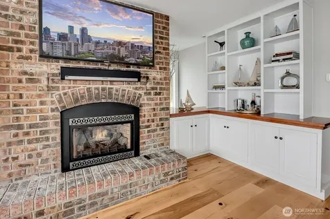 11262 Riviera Place NE Seattle WA 98125