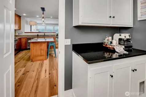 11262 Riviera Place NE Seattle WA 98125