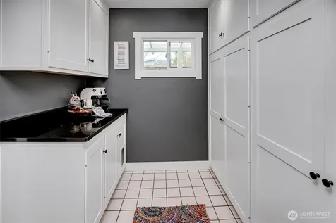 11262 Riviera Place NE Seattle WA 98125