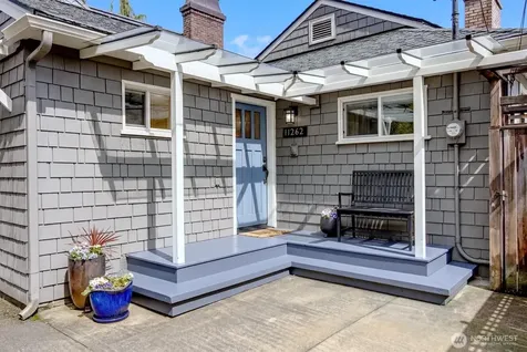 11262 Riviera Place NE Seattle WA 98125