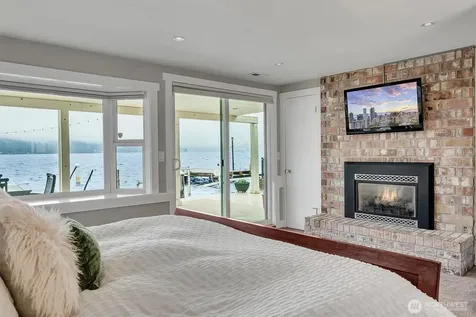11262 Riviera Place NE Seattle WA 98125