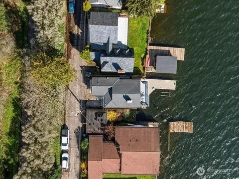 11262 Riviera Place NE Seattle WA 98125