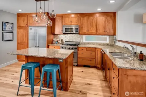 11262 Riviera Place NE Seattle WA 98125