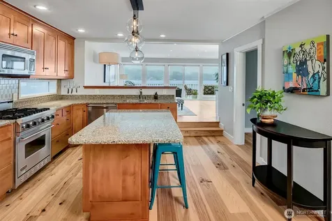 11262 Riviera Place NE Seattle WA 98125