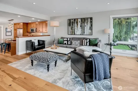 11262 Riviera Place NE Seattle WA 98125