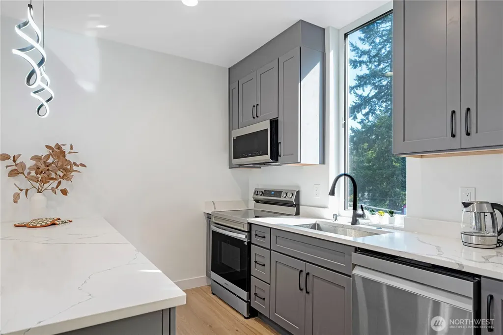 8522 23rd Avenue NE Seattle WA 98115