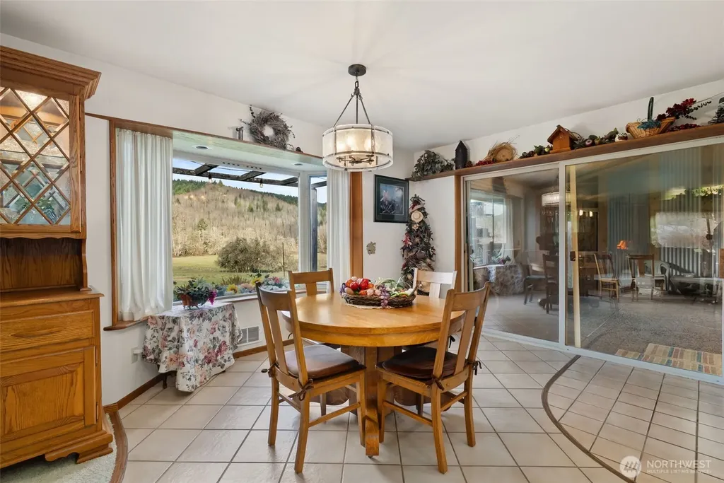 65 Wilderness Road Oakville WA 98568