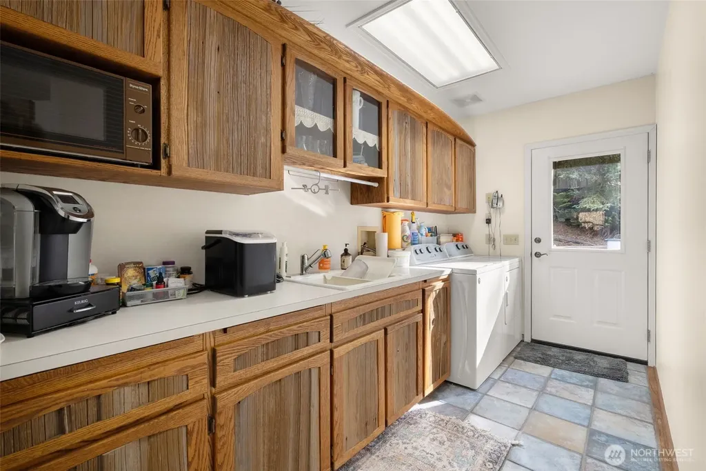 65 Wilderness Road Oakville WA 98568