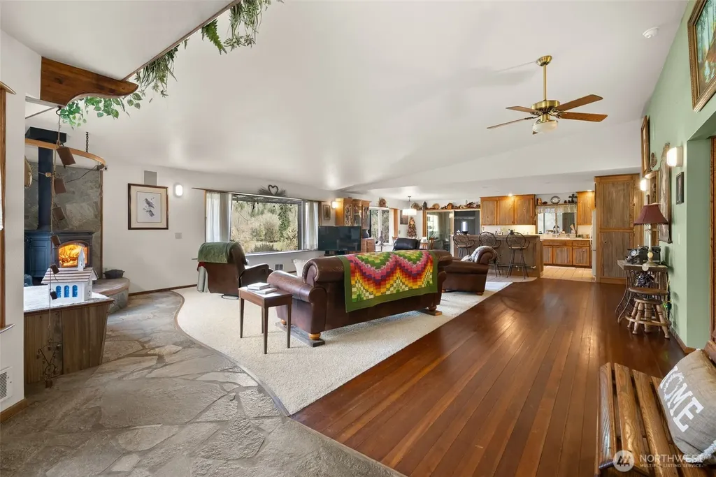 65 Wilderness Road Oakville WA 98568