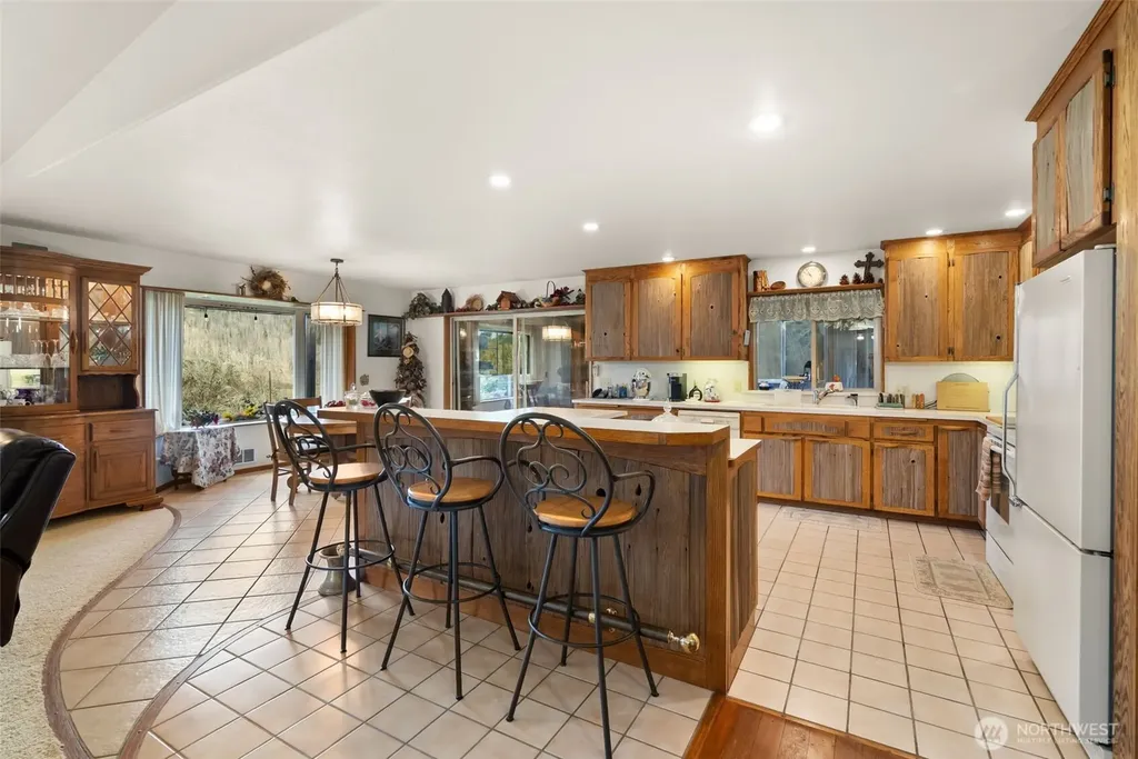 65 Wilderness Road Oakville WA 98568