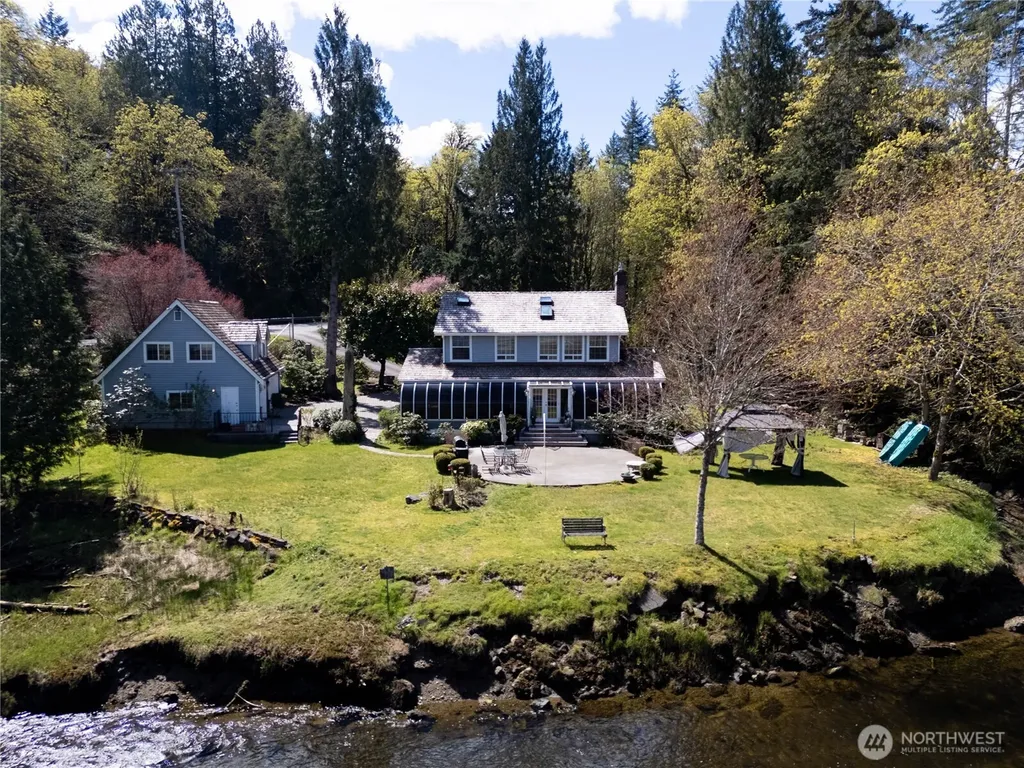 8320 E Grapeview Loop Road Allyn WA 98524