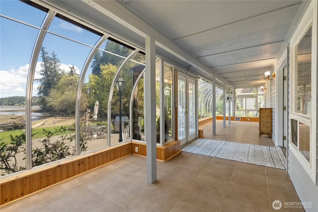 8320 E Grapeview Loop Road Allyn WA 98524