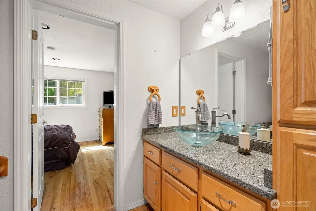 8320 E Grapeview Loop Road Allyn WA 98524