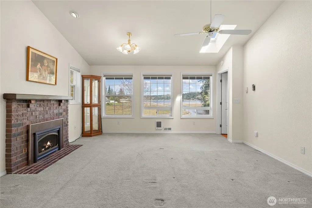 8320 E Grapeview Loop Road Allyn WA 98524