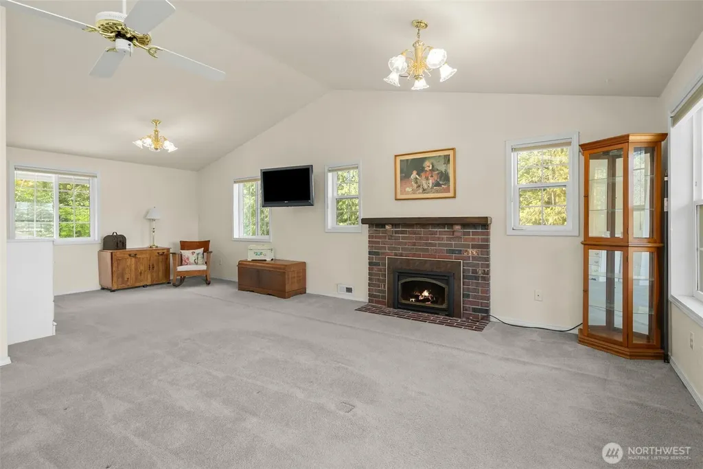 8320 E Grapeview Loop Road Allyn WA 98524