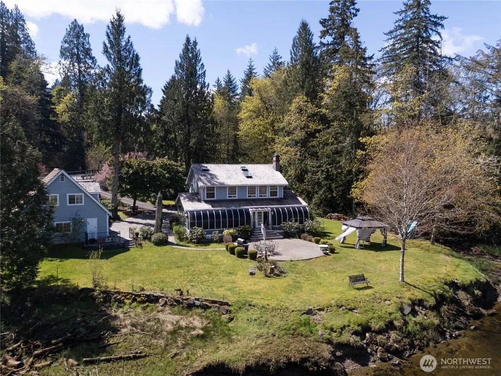 8320 E Grapeview Loop Road Allyn WA 98524