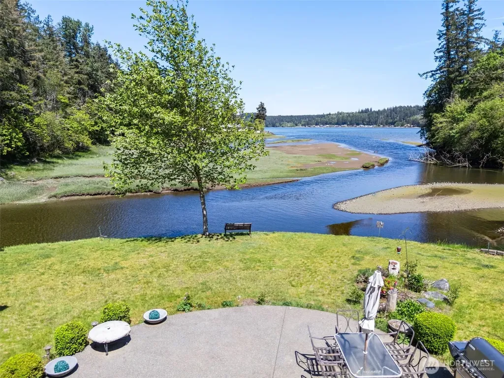 8320 E Grapeview Loop Road Allyn WA 98524