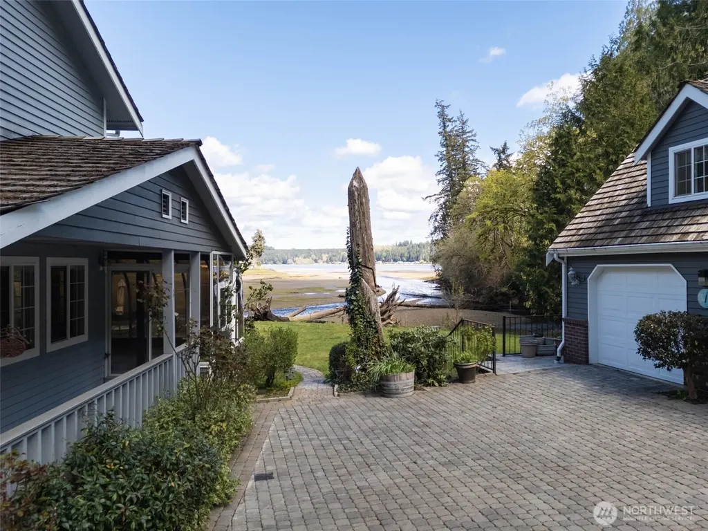8320 E Grapeview Loop Road Allyn WA 98524