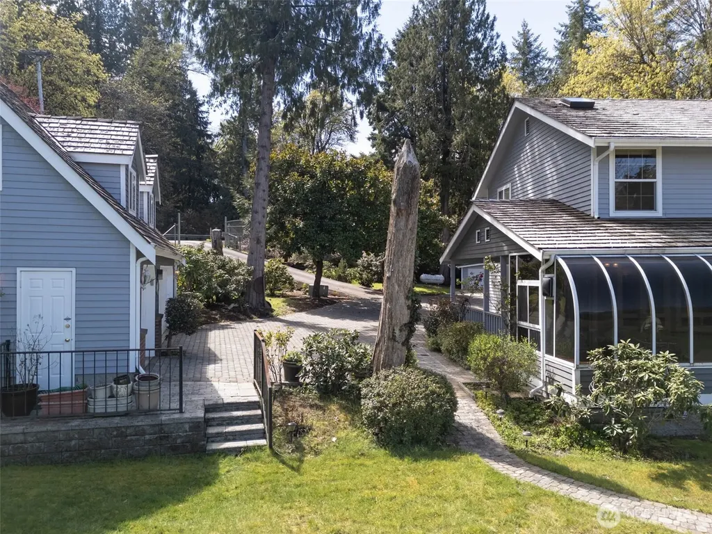 8320 E Grapeview Loop Road Allyn WA 98524