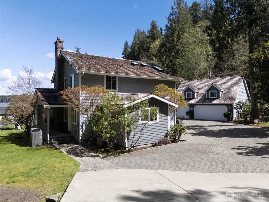 8320 E Grapeview Loop Road Allyn WA 98524