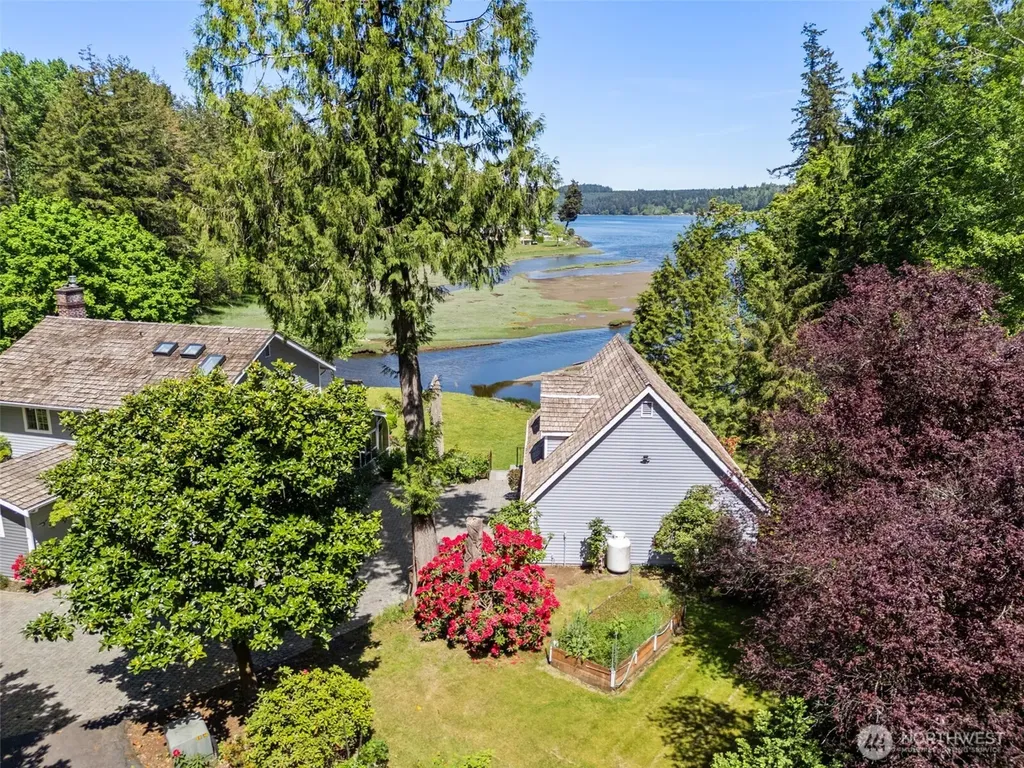 8320 E Grapeview Loop Road Allyn WA 98524