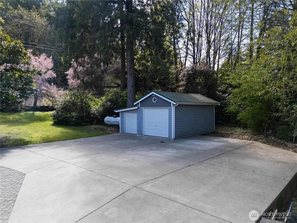 8320 E Grapeview Loop Road Allyn WA 98524
