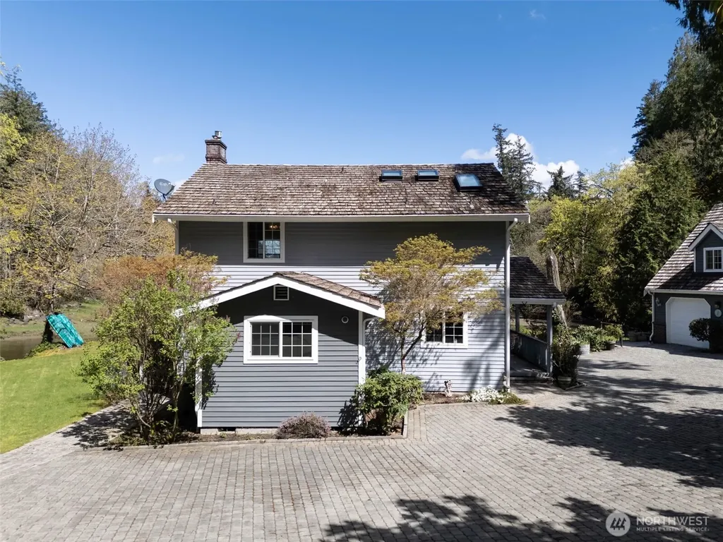 8320 E Grapeview Loop Road Allyn WA 98524
