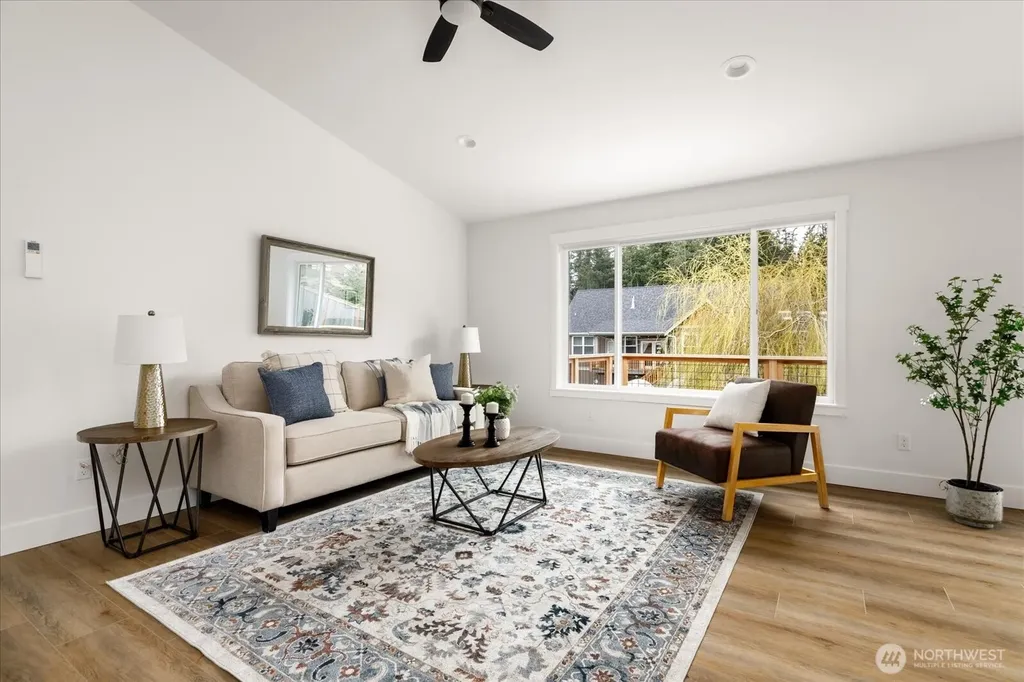 4817 Lawrence Avenue Freeland WA 98249