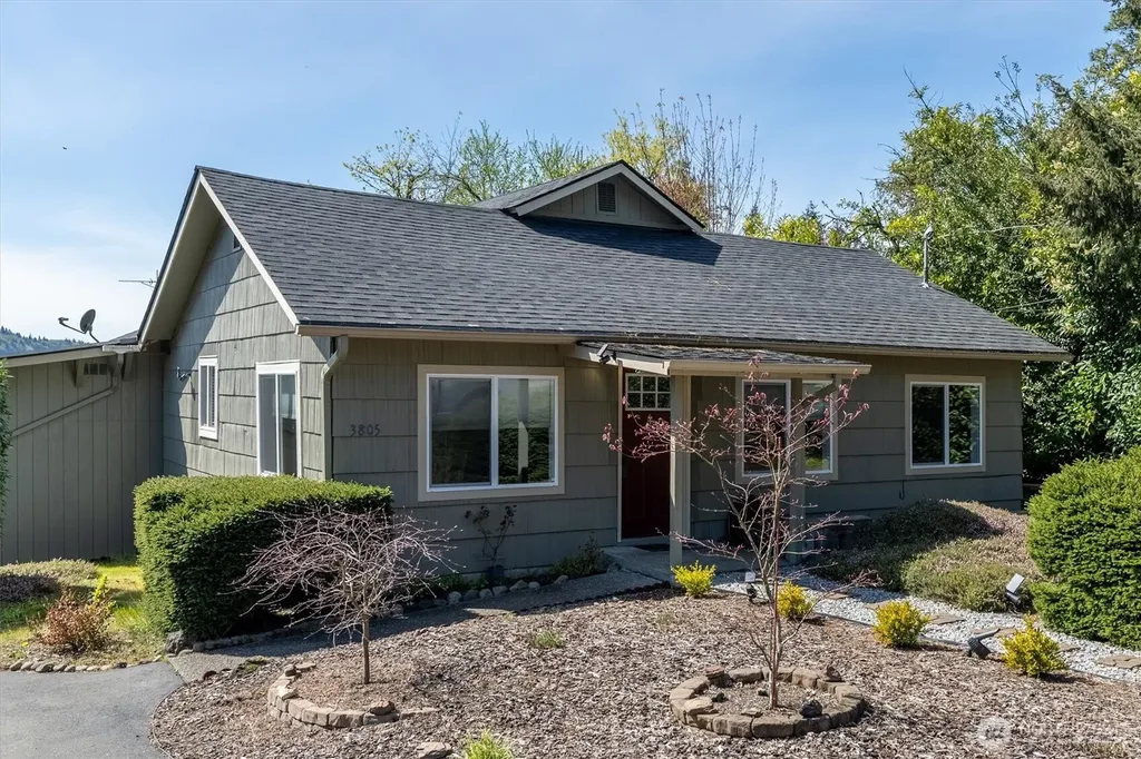 3805 Pacific Way Longview WA 98632