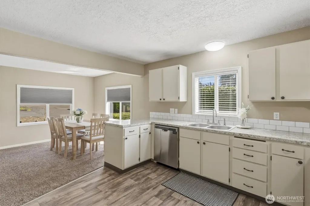 3805 Pacific Way Longview WA 98632