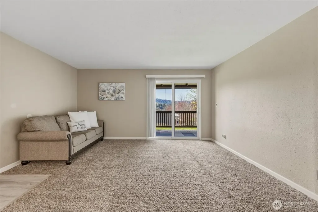 3805 Pacific Way Longview WA 98632