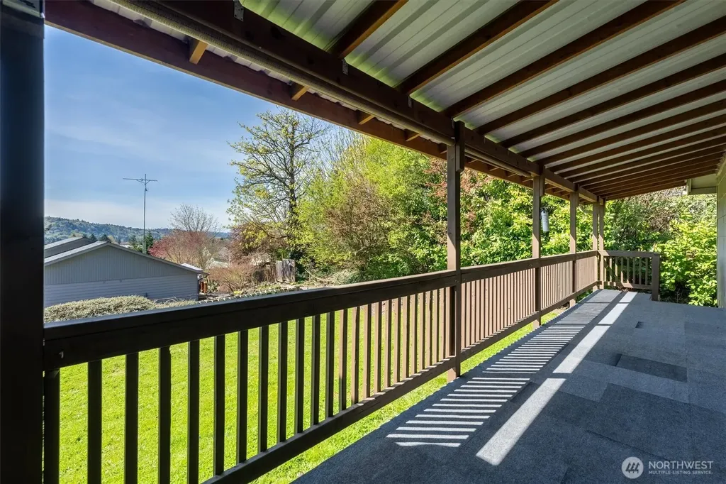 3805 Pacific Way Longview WA 98632