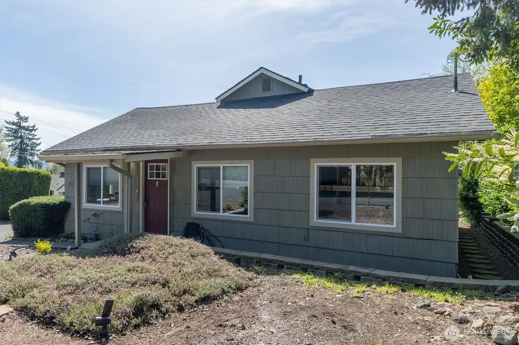 3805 Pacific Way Longview WA 98632