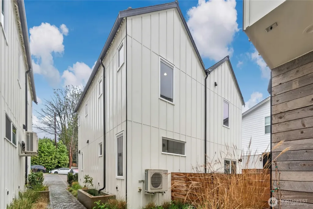 10354 Wallingford Avenue N Seattle WA 98133