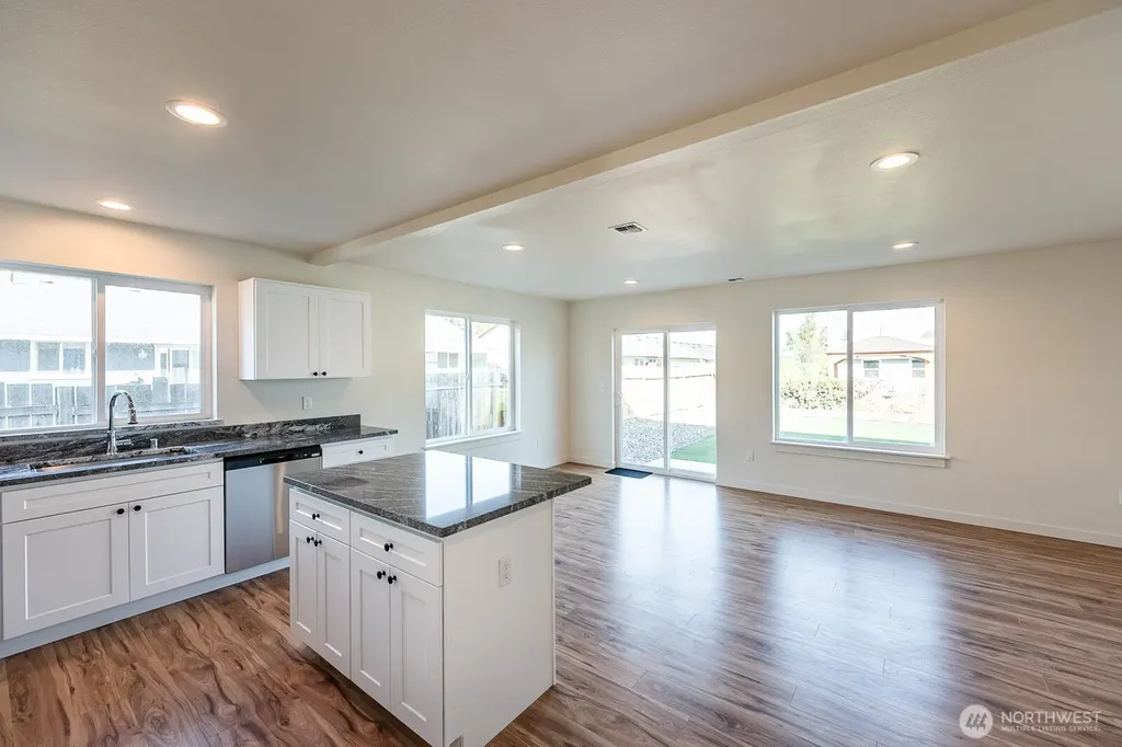 1073 S Grand Drive Moses Lake WA 98837