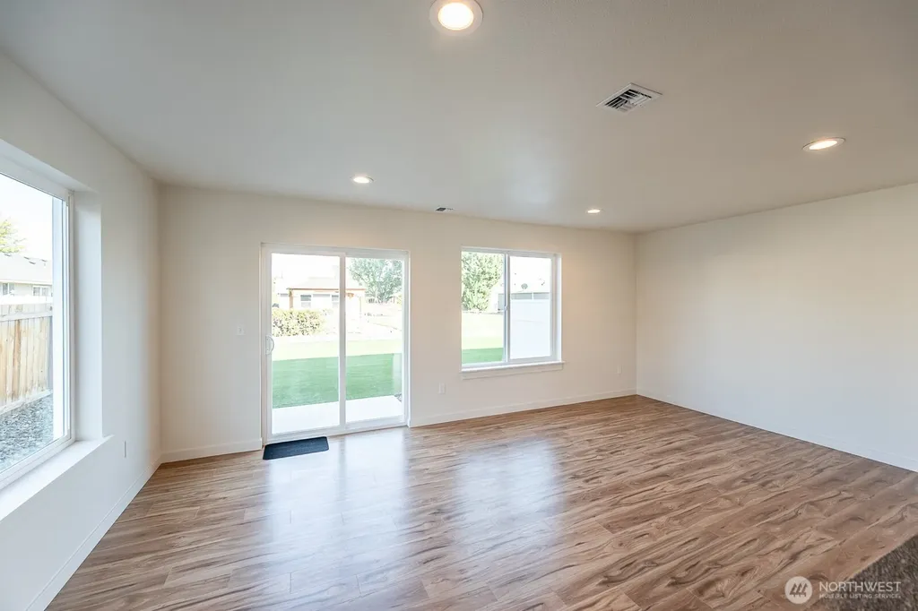 1073 S Grand Drive Moses Lake WA 98837