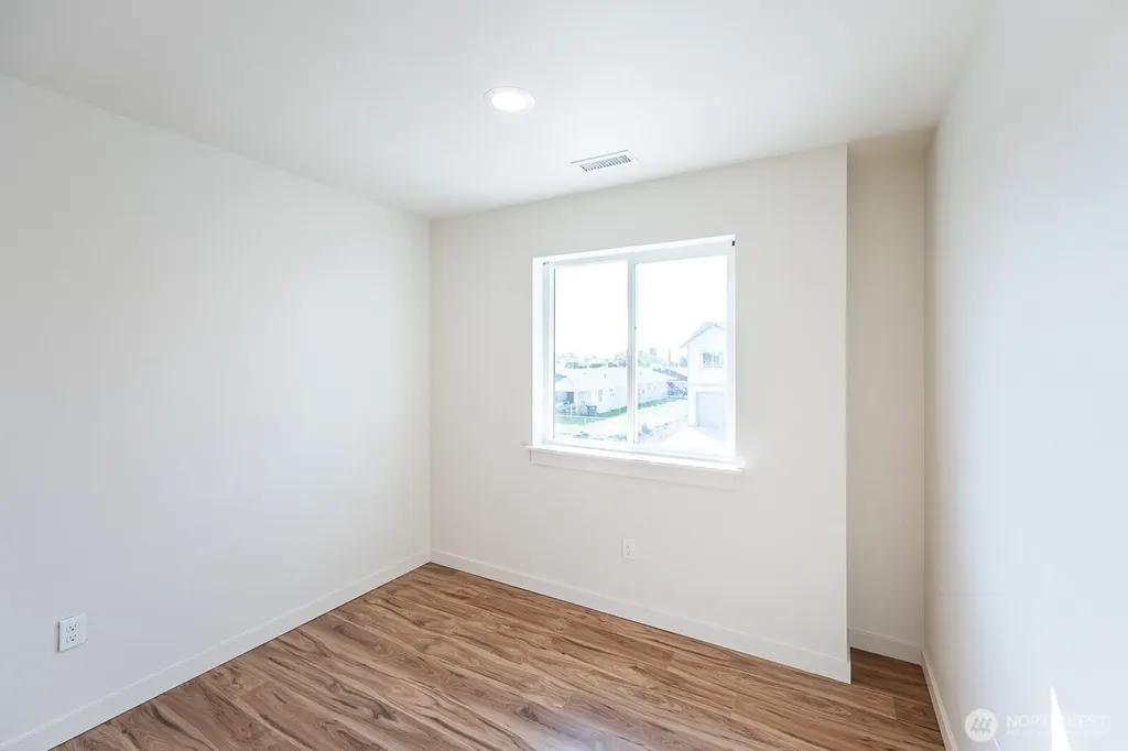1073 S Grand Drive Moses Lake WA 98837