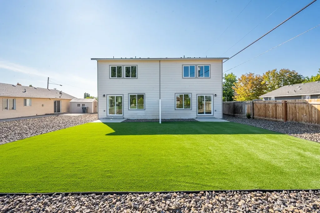 1073 S Grand Drive Moses Lake WA 98837