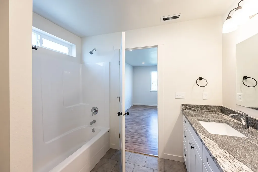 1070 S Grand Drive Moses Lake WA 98837