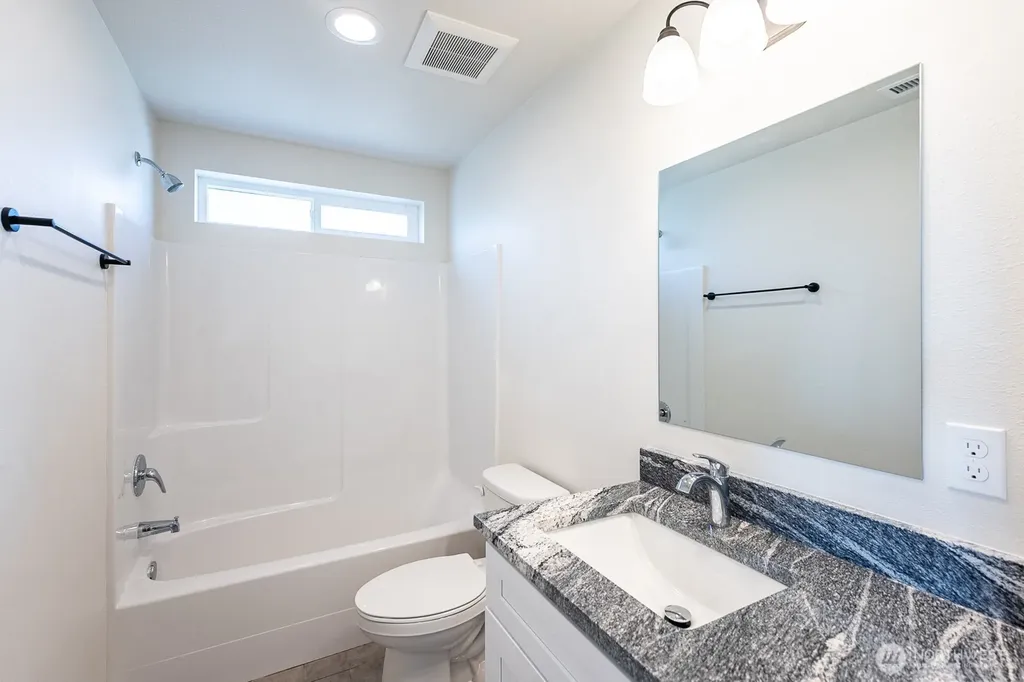 1070 S Grand Drive Moses Lake WA 98837