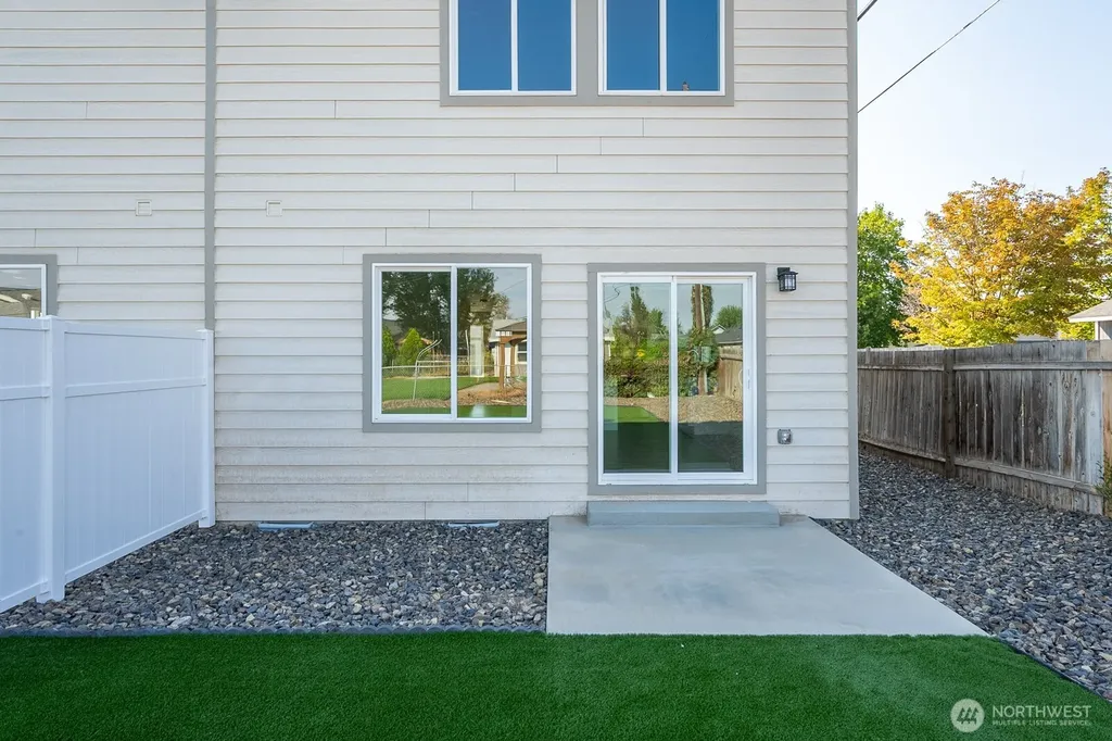 1070 S Grand Drive Moses Lake WA 98837