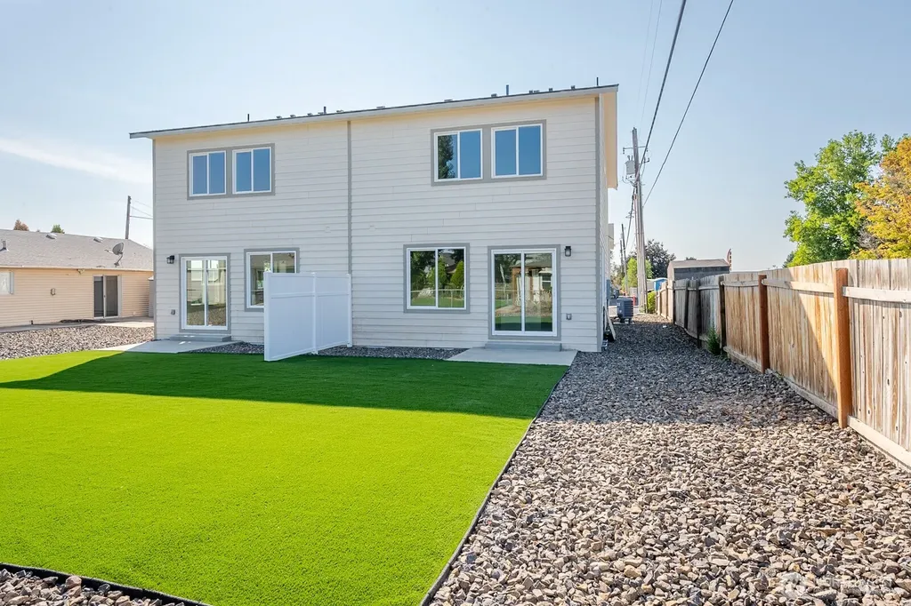 1070 S Grand Drive Moses Lake WA 98837