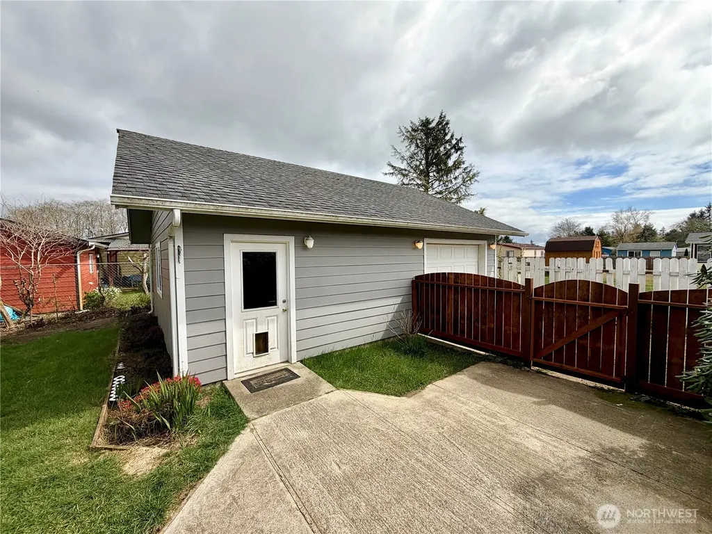 620 Chenois Avenue NE Ocean Shores WA 98569