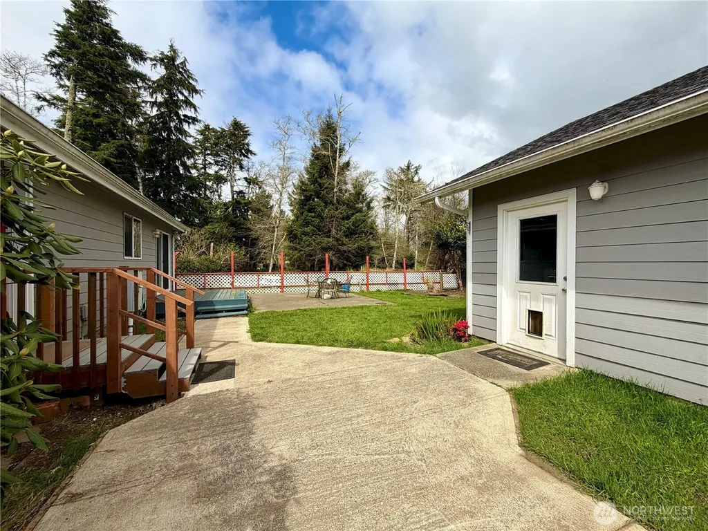 620 Chenois Avenue NE Ocean Shores WA 98569