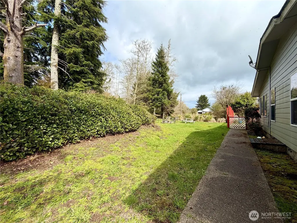620 Chenois Avenue NE Ocean Shores WA 98569